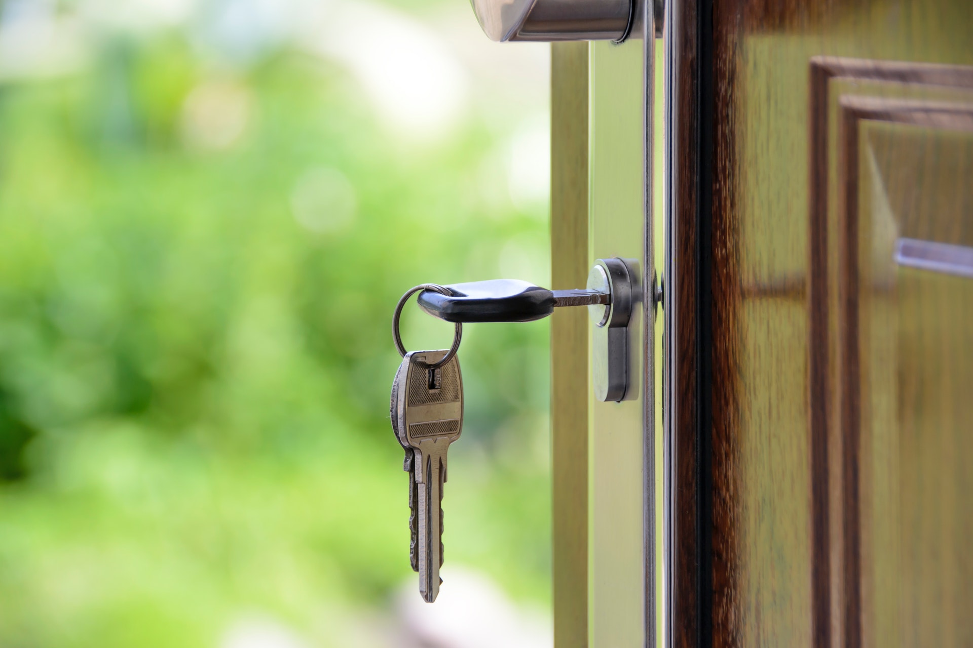 Tips Membersihkan dan Mensterilkan Kunci Pintu Rumah